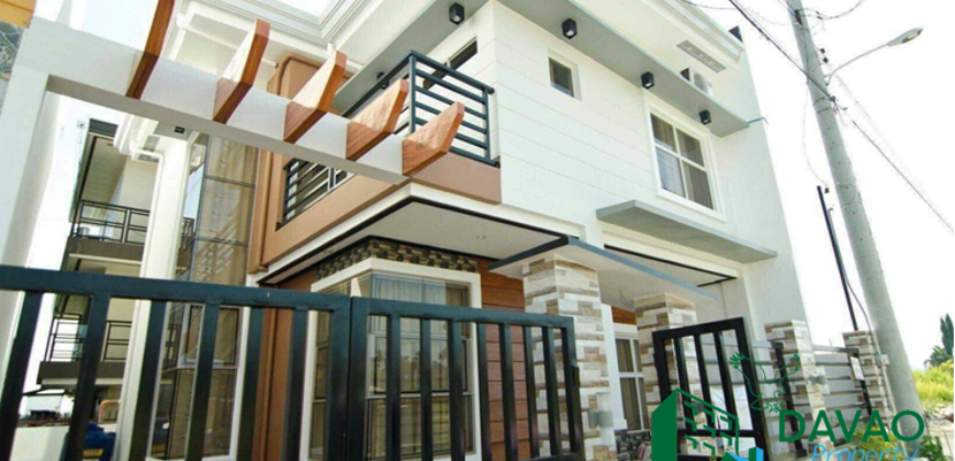 Two-storey House Valle Verde Residential